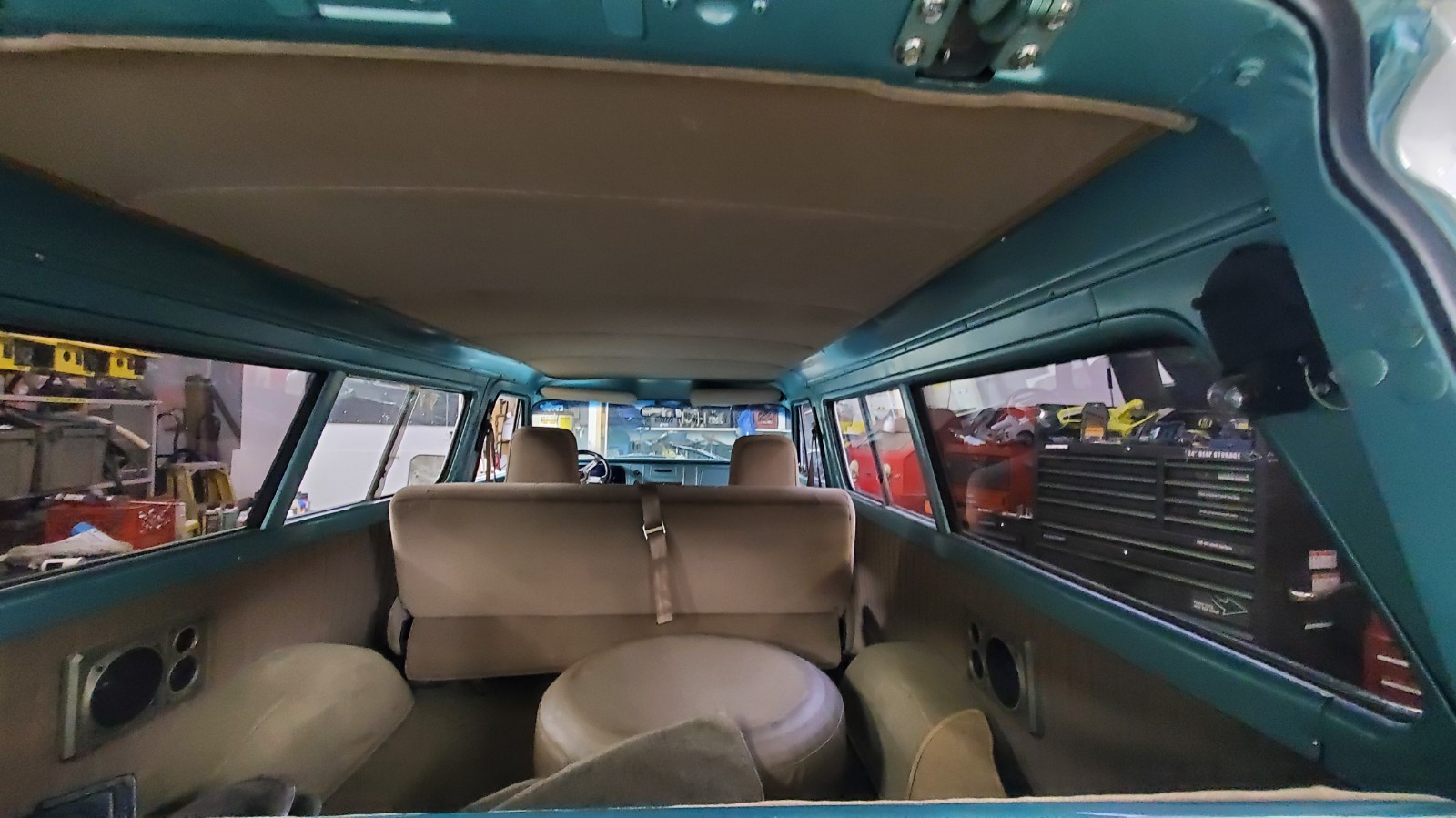 Chevrolet-Suburban-1965-SUV-19