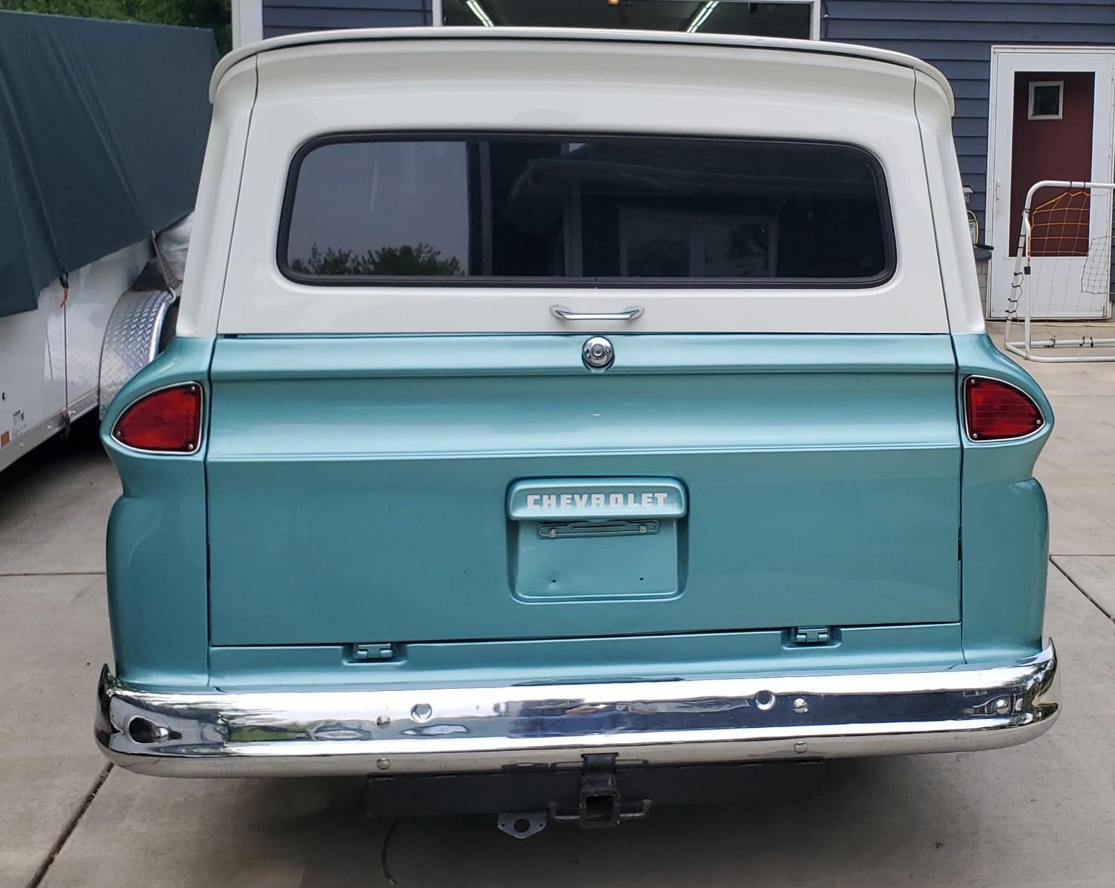Chevrolet-Suburban-1965-SUV-2