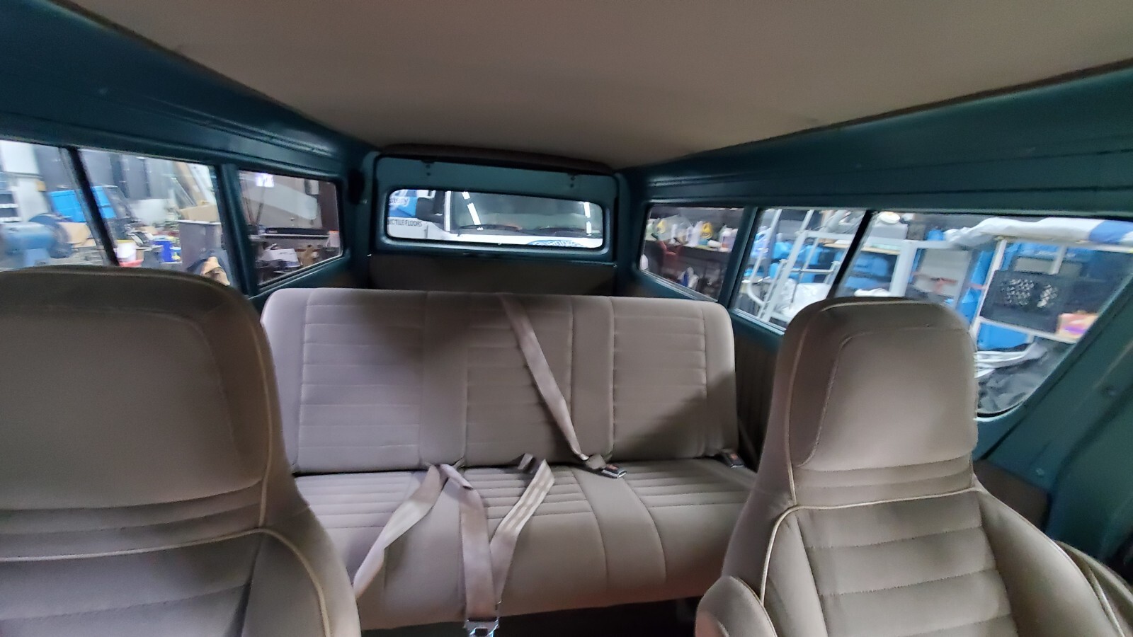 Chevrolet-Suburban-1965-SUV-21