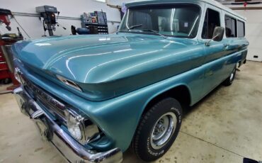 Chevrolet-Suburban-1965-SUV-27