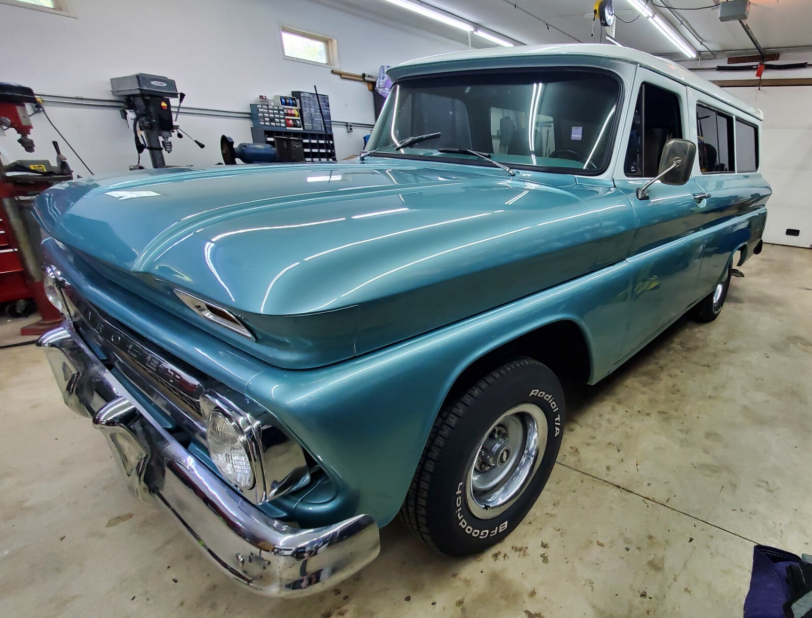 Chevrolet-Suburban-1965-SUV-27