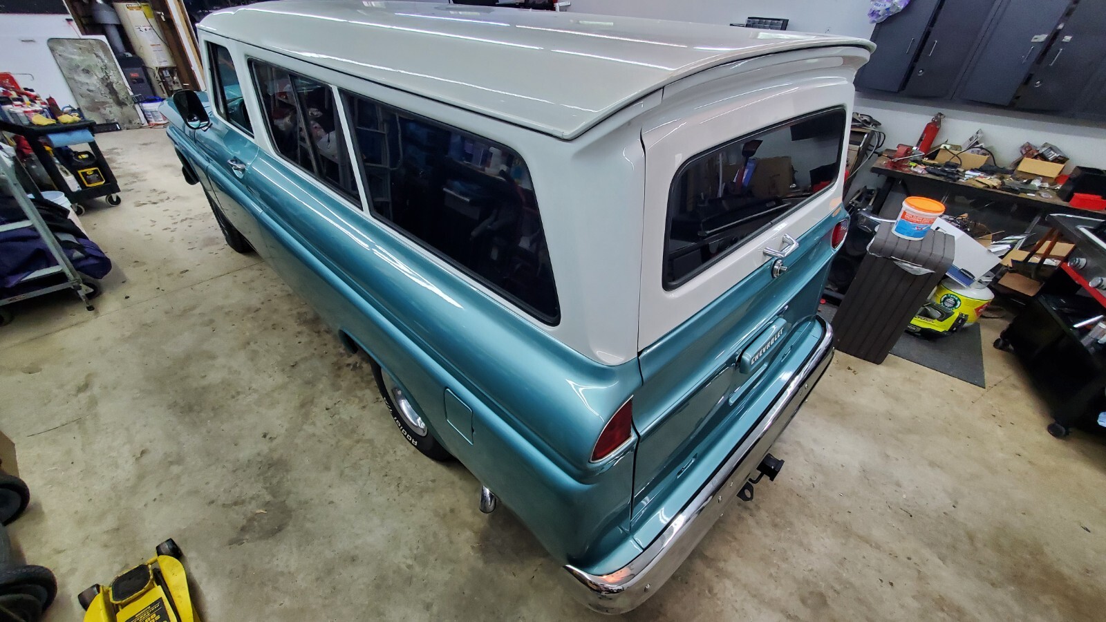 Chevrolet-Suburban-1965-SUV-28