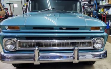 Chevrolet-Suburban-1965-SUV-30