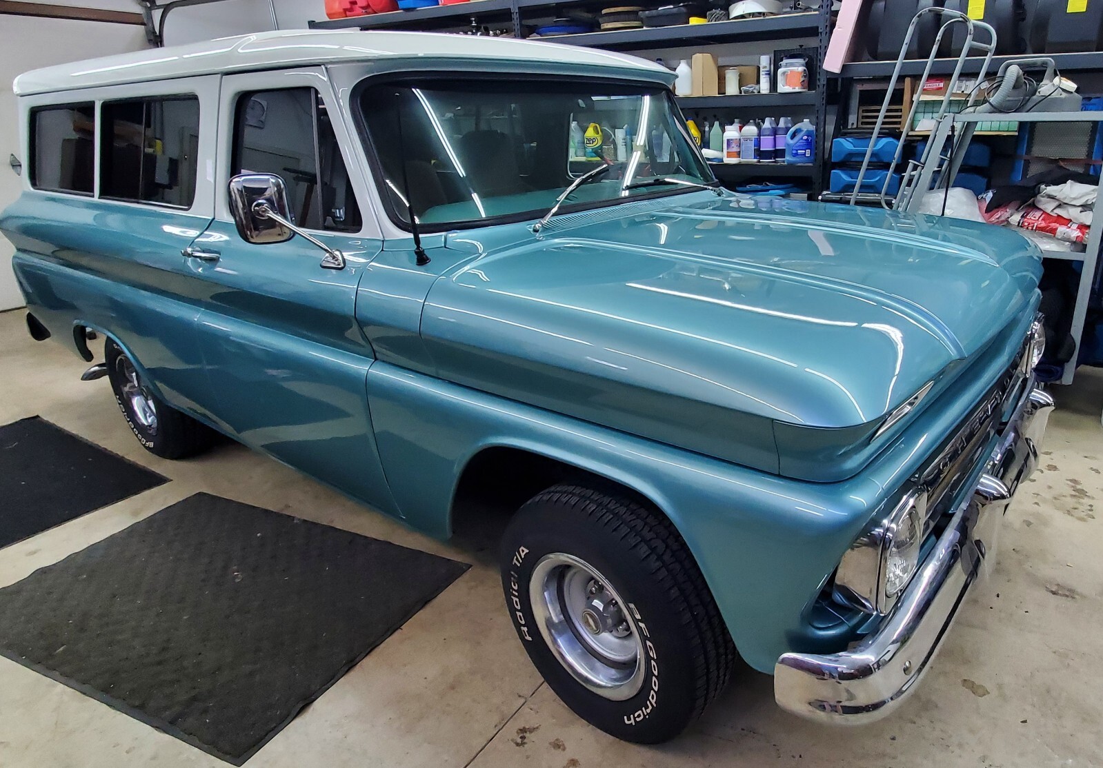 Chevrolet-Suburban-1965-SUV-31