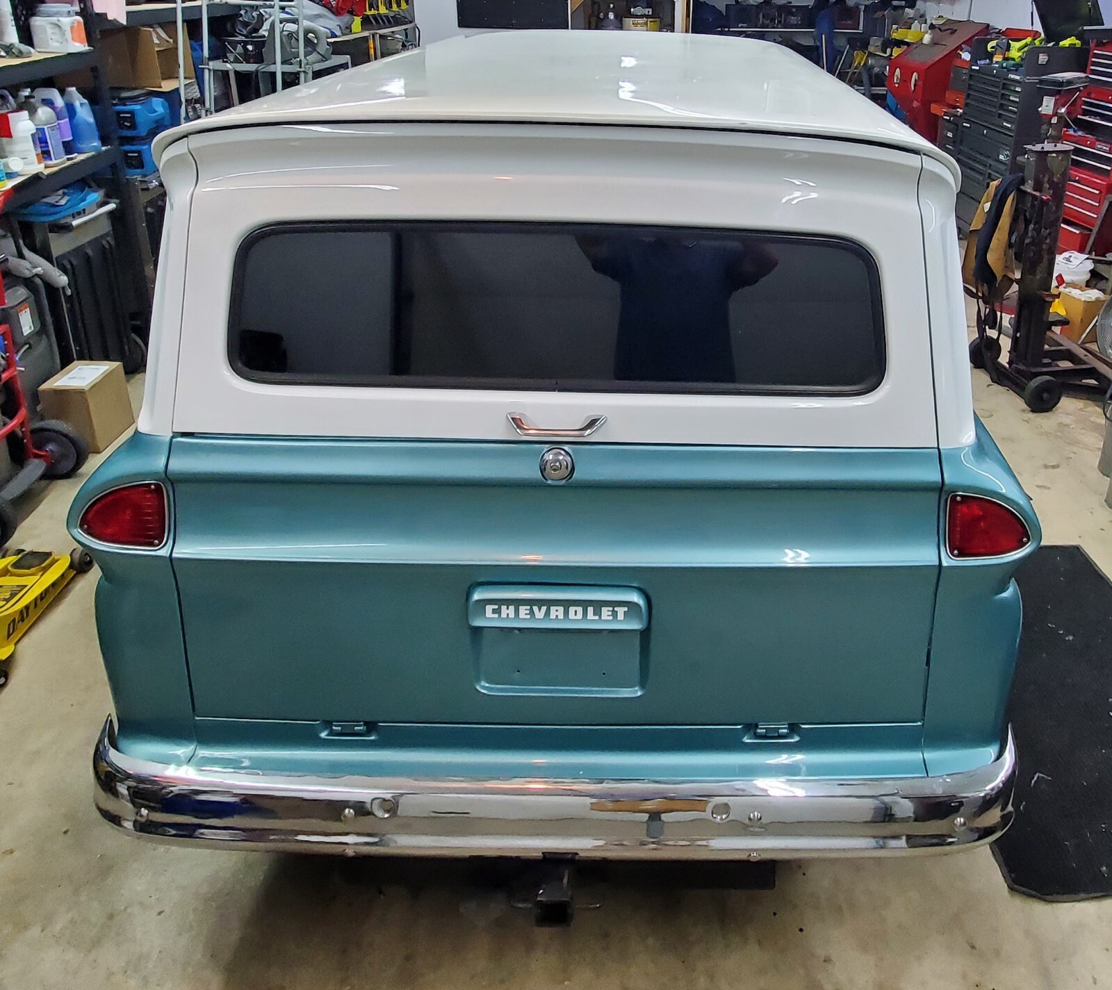 Chevrolet-Suburban-1965-SUV-33