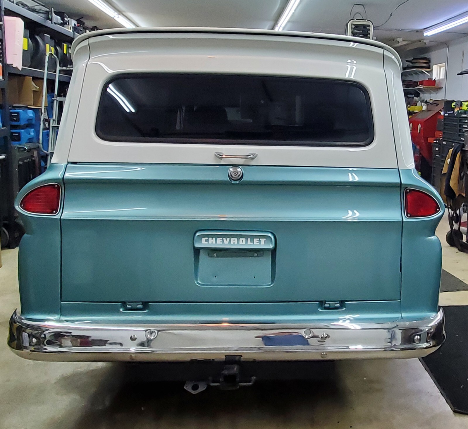 Chevrolet-Suburban-1965-SUV-34