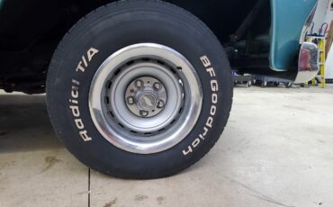 Chevrolet-Suburban-1965-SUV-35