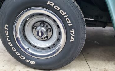 Chevrolet-Suburban-1965-SUV-38