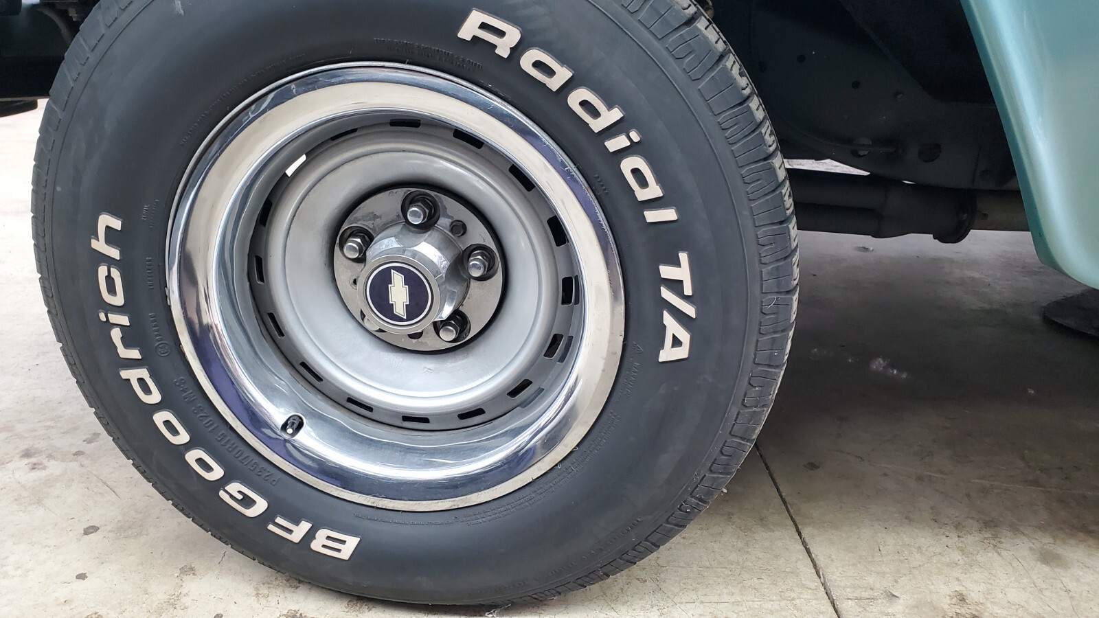 Chevrolet-Suburban-1965-SUV-38