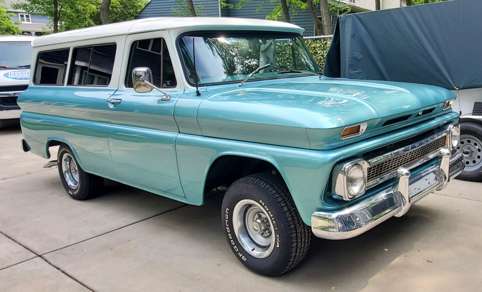 Chevrolet-Suburban-1965-SUV-5