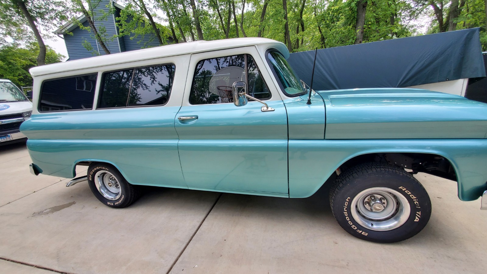 Chevrolet-Suburban-1965-SUV-7