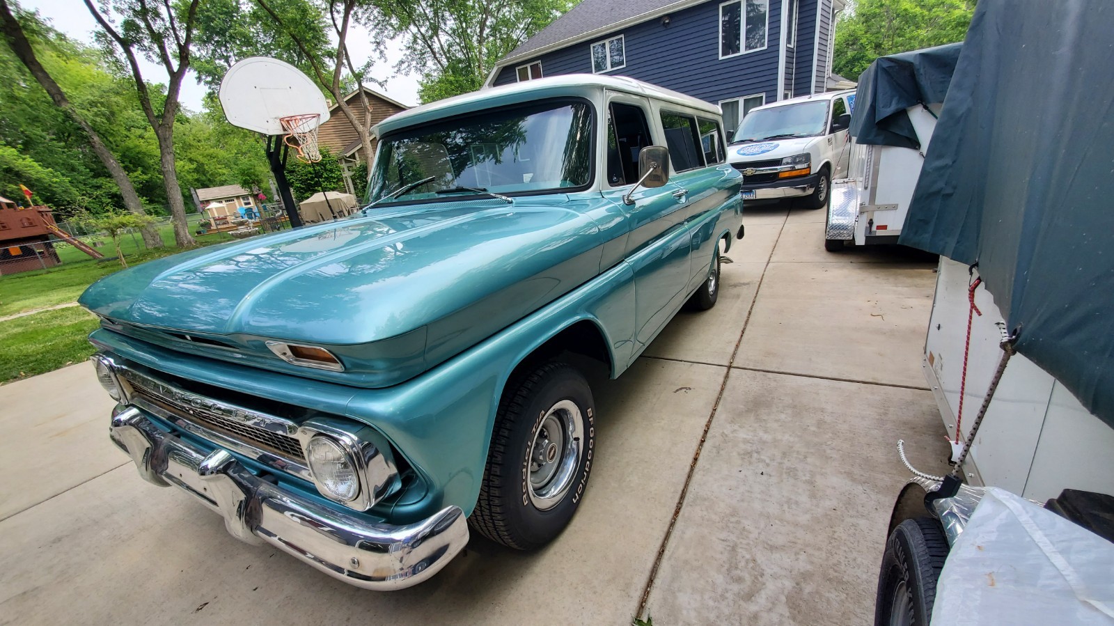 Chevrolet-Suburban-1965-SUV-8