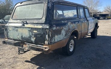 Chevrolet-Suburban-1967-1