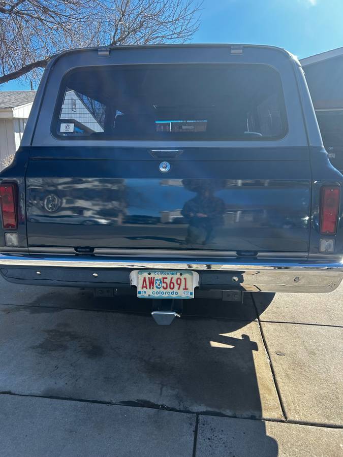 Chevrolet-Suburban-1971-blue-1