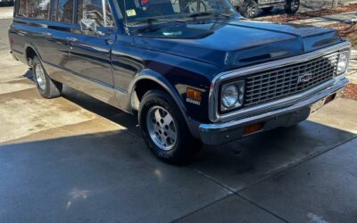 Chevrolet Suburban  1971 blue