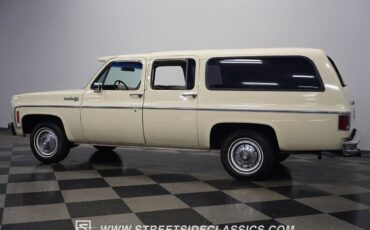 Chevrolet-Suburban-1973-SUV-10