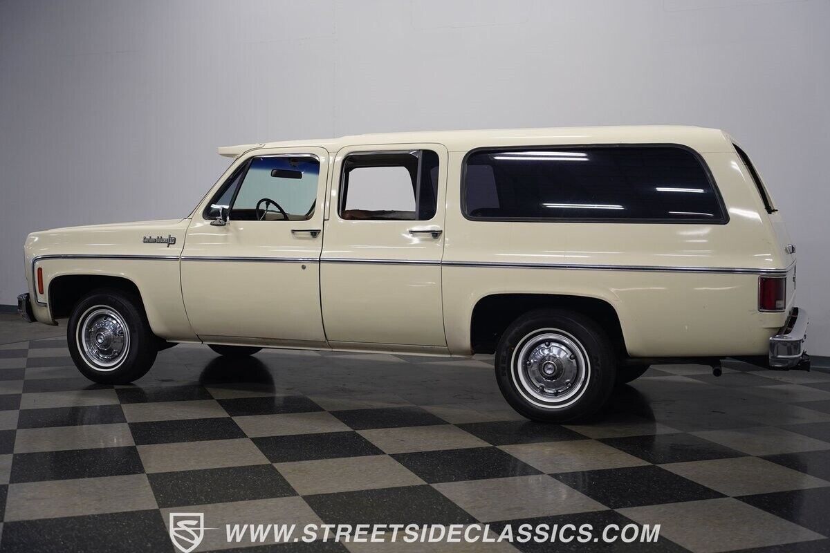 Chevrolet-Suburban-1973-SUV-10