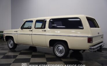 Chevrolet-Suburban-1973-SUV-11