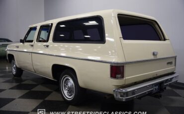 Chevrolet-Suburban-1973-SUV-12