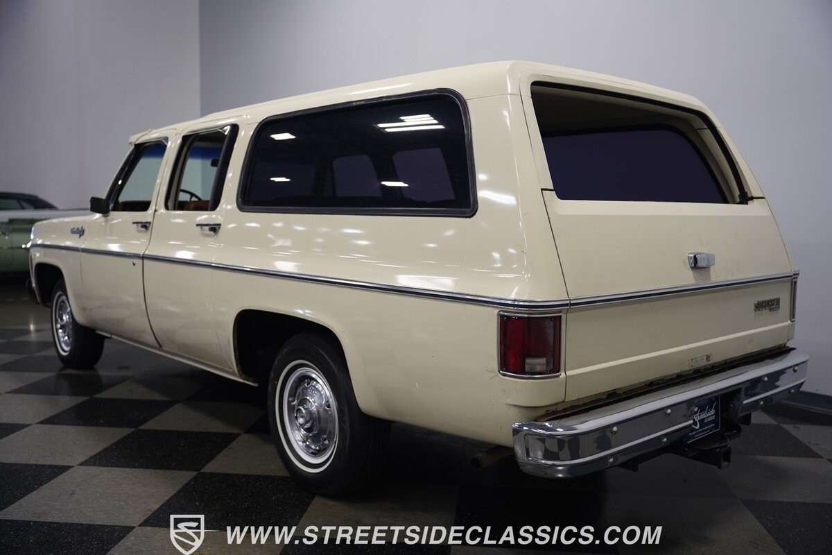 Chevrolet-Suburban-1973-SUV-12