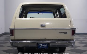 Chevrolet-Suburban-1973-SUV-13