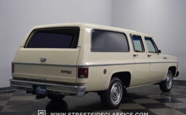 Chevrolet-Suburban-1973-SUV-14