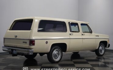 Chevrolet-Suburban-1973-SUV-15