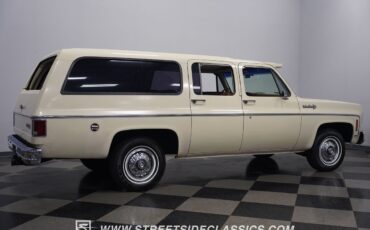 Chevrolet-Suburban-1973-SUV-16