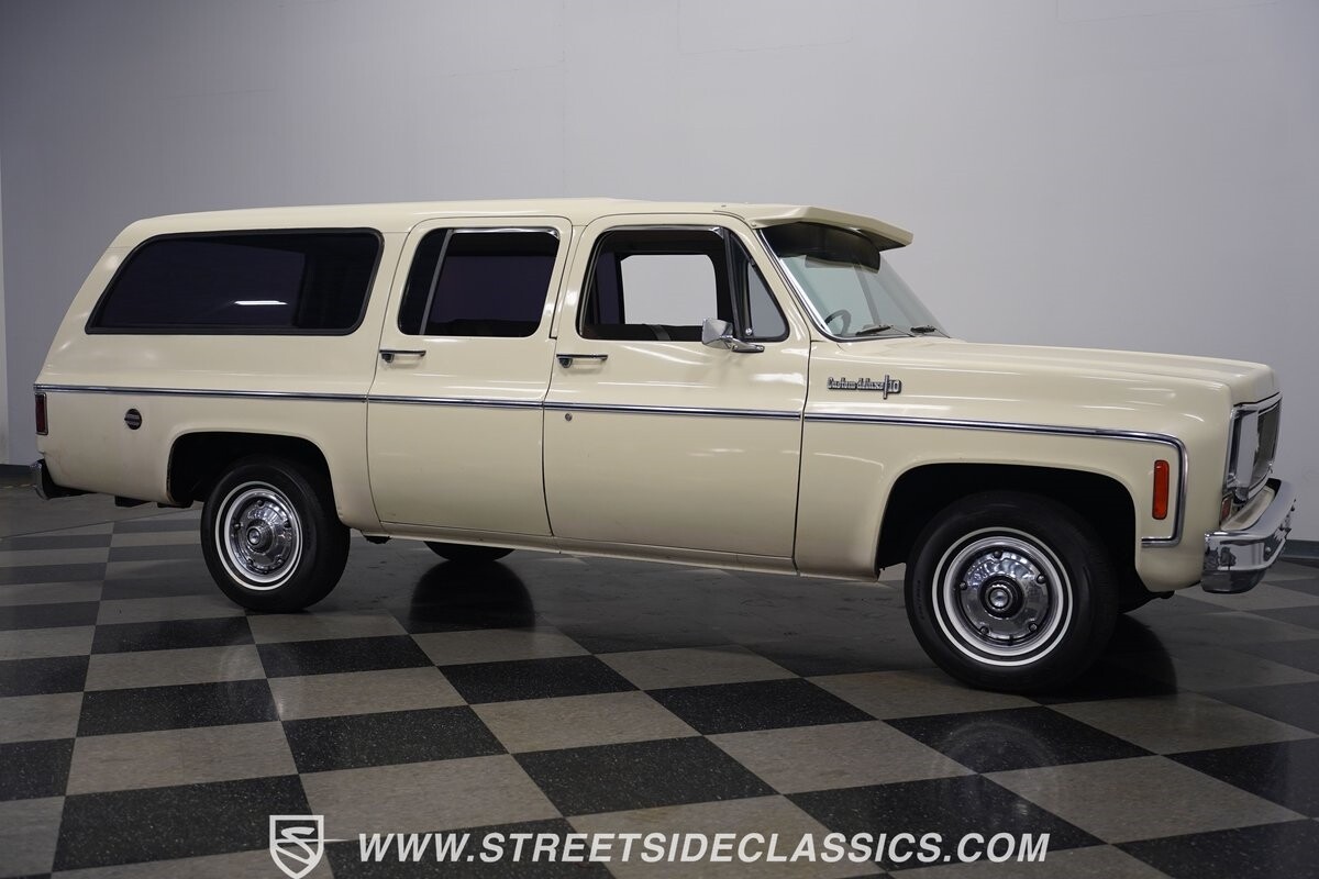 Chevrolet-Suburban-1973-SUV-18
