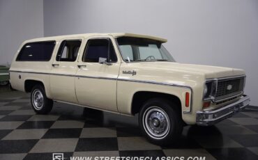 Chevrolet-Suburban-1973-SUV-19