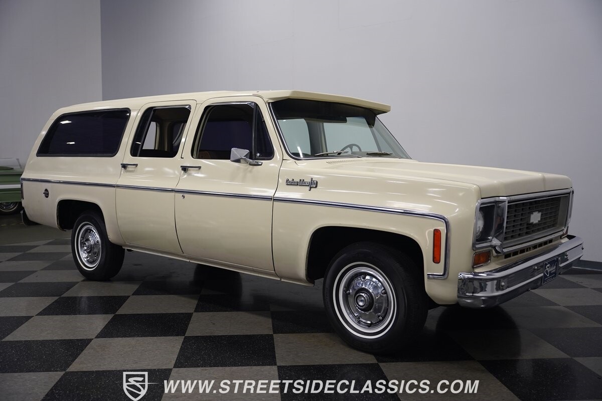 Chevrolet-Suburban-1973-SUV-19