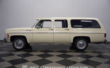 Chevrolet-Suburban-1973-SUV-2