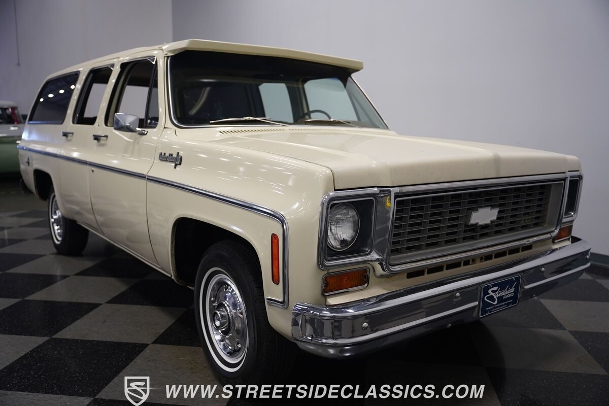Chevrolet-Suburban-1973-SUV-20
