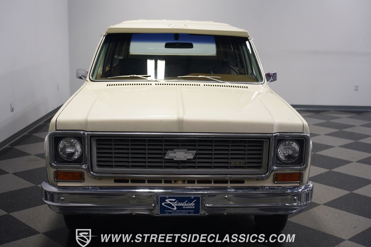 Chevrolet-Suburban-1973-SUV-21