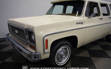Chevrolet-Suburban-1973-SUV-23