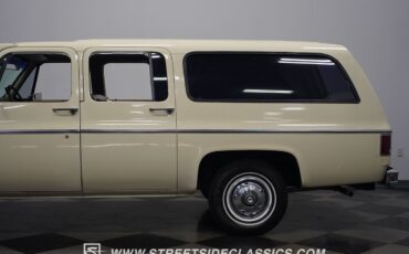 Chevrolet-Suburban-1973-SUV-26