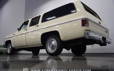 Chevrolet-Suburban-1973-SUV-27