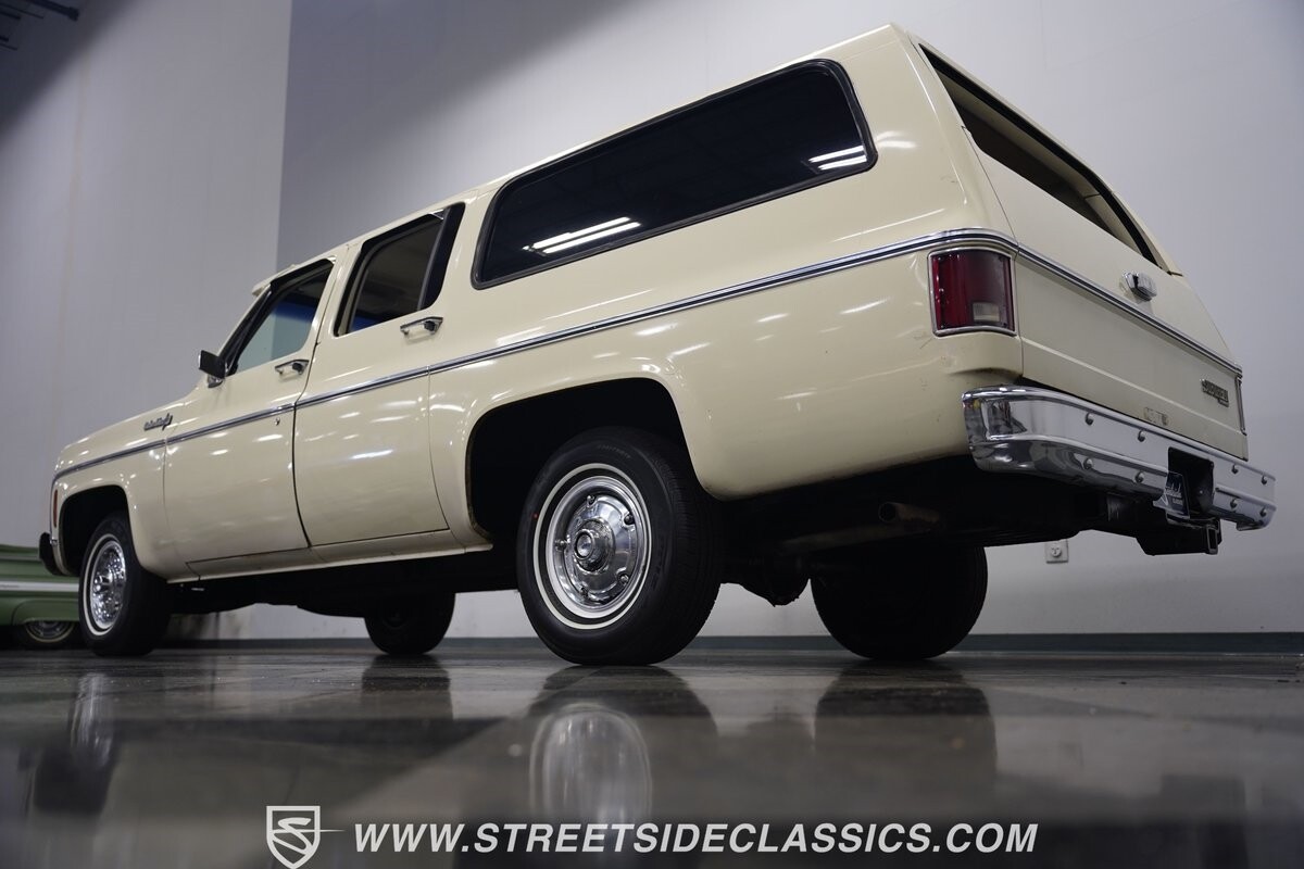 Chevrolet-Suburban-1973-SUV-27