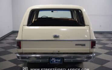 Chevrolet-Suburban-1973-SUV-28