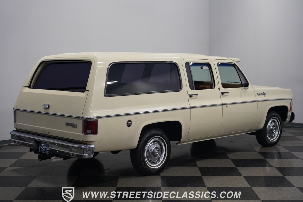 Chevrolet-Suburban-1973-SUV-29