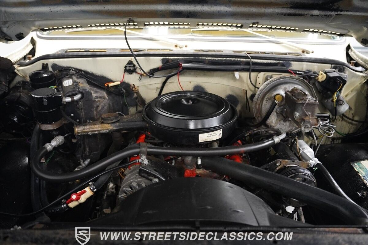 Chevrolet-Suburban-1973-SUV-3