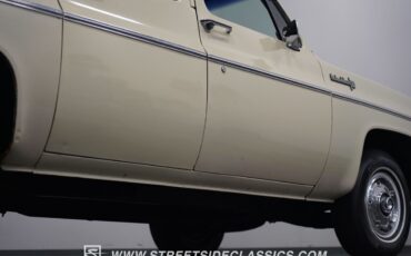 Chevrolet-Suburban-1973-SUV-30
