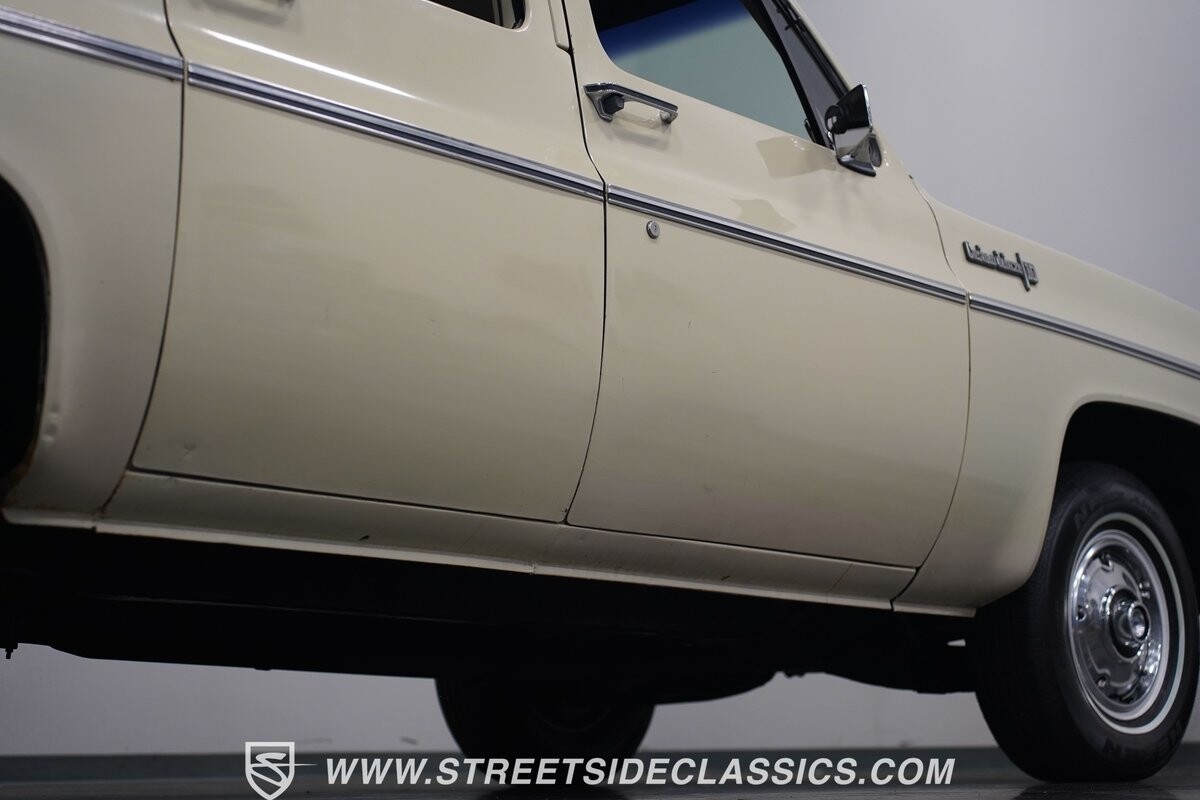 Chevrolet-Suburban-1973-SUV-30