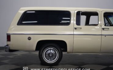 Chevrolet-Suburban-1973-SUV-31