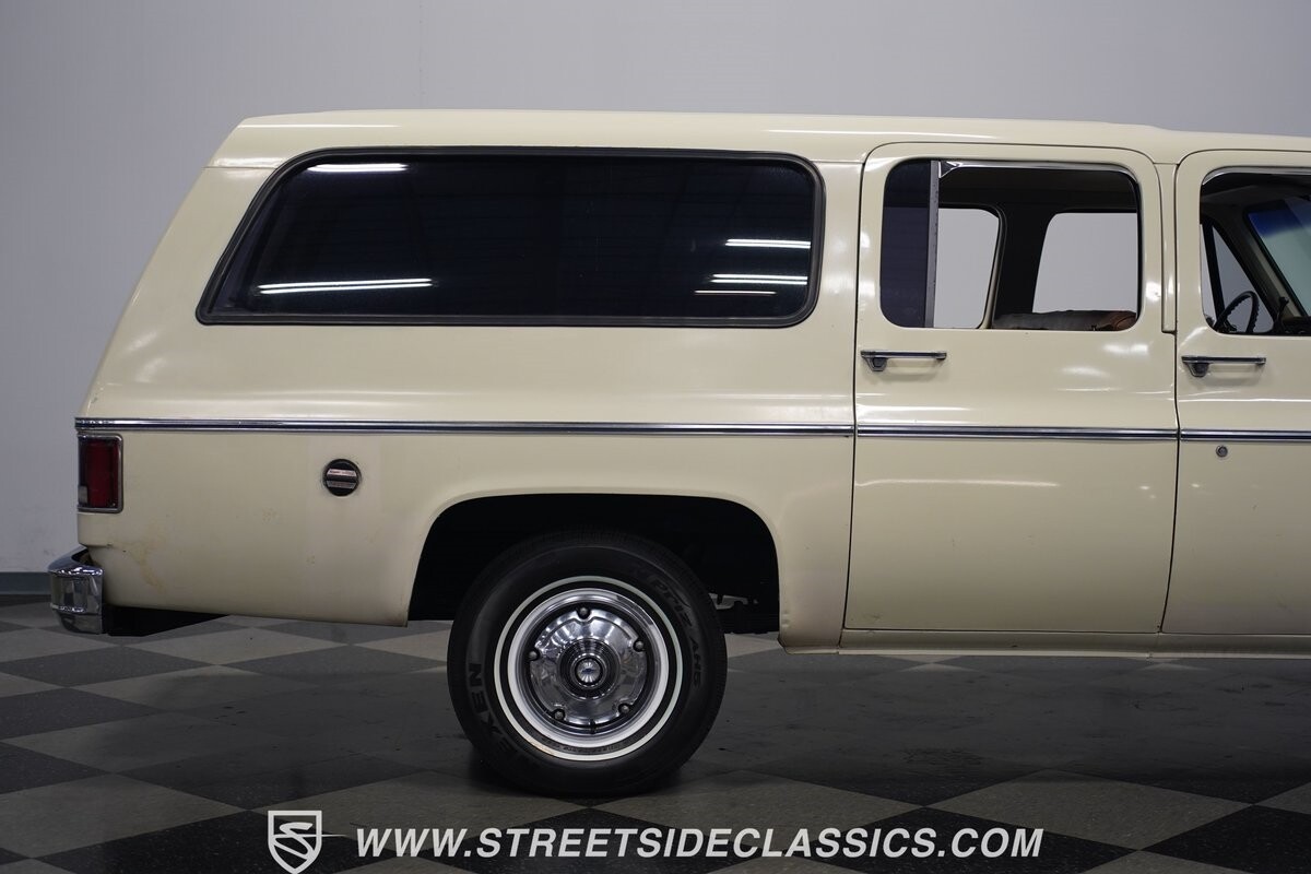 Chevrolet-Suburban-1973-SUV-31