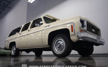 Chevrolet-Suburban-1973-SUV-33