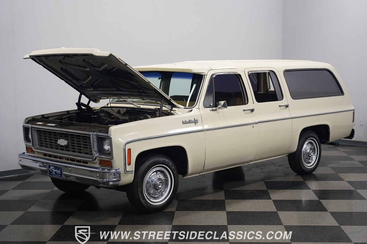 Chevrolet-Suburban-1973-SUV-34