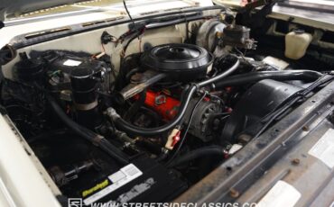 Chevrolet-Suburban-1973-SUV-35
