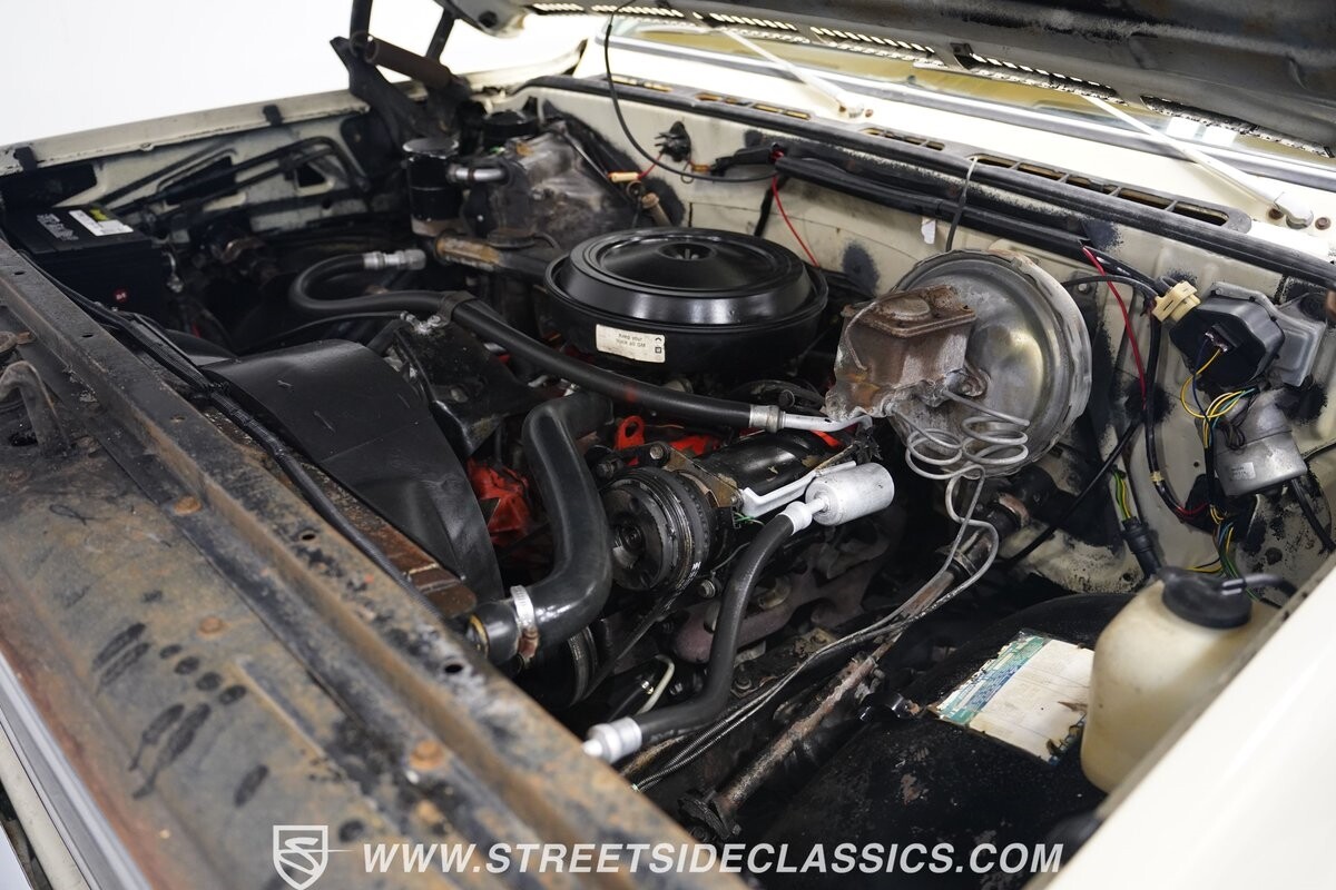 Chevrolet-Suburban-1973-SUV-37