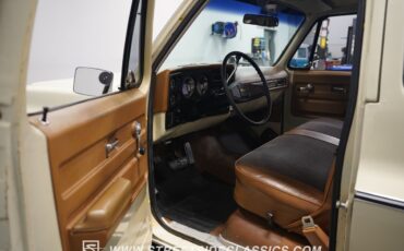 Chevrolet-Suburban-1973-SUV-38